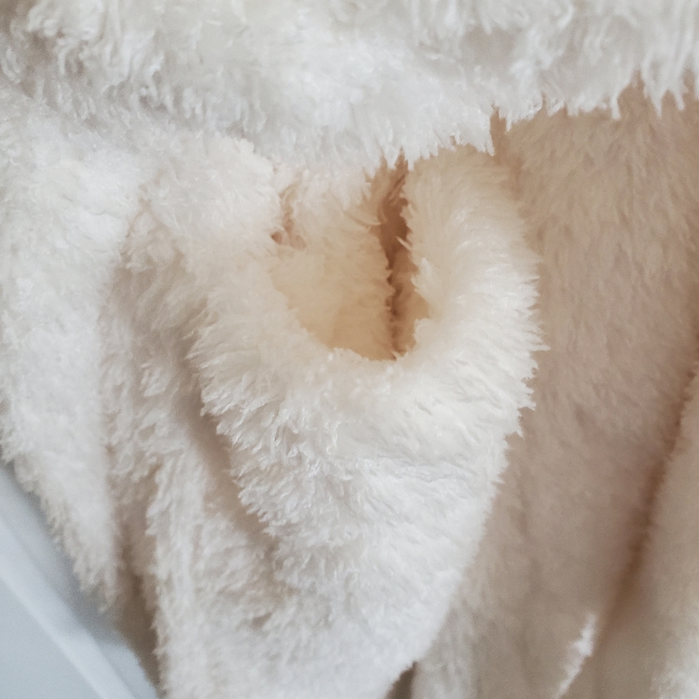 New White FLUFFY ROBE,ONE SIZE - Picture 8 of 10